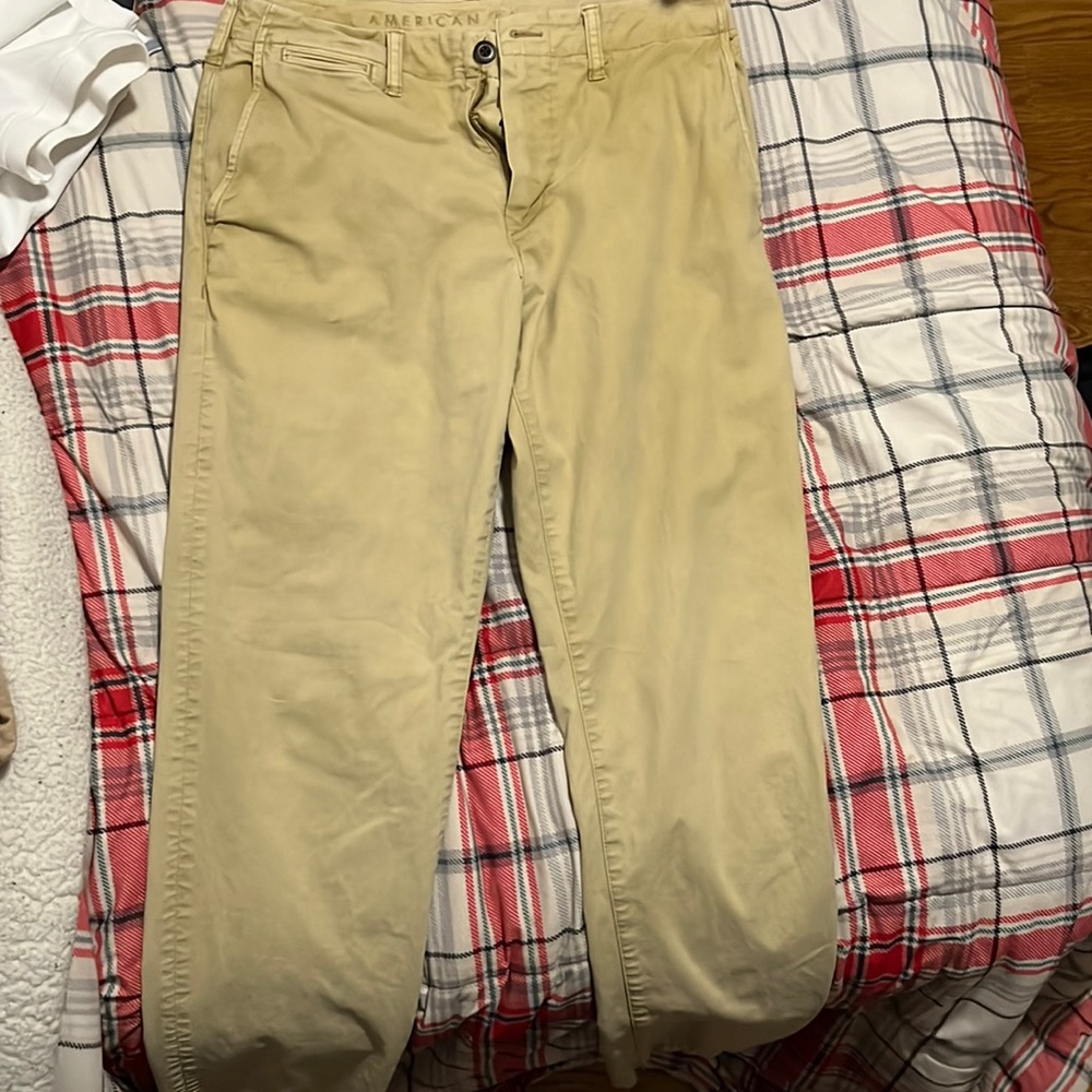 31 x 32 American Eagle NE(X)T Level Flex Slim Straight Khakis